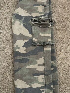 Women’s Camo Cargo Jeans - Green Camouflage